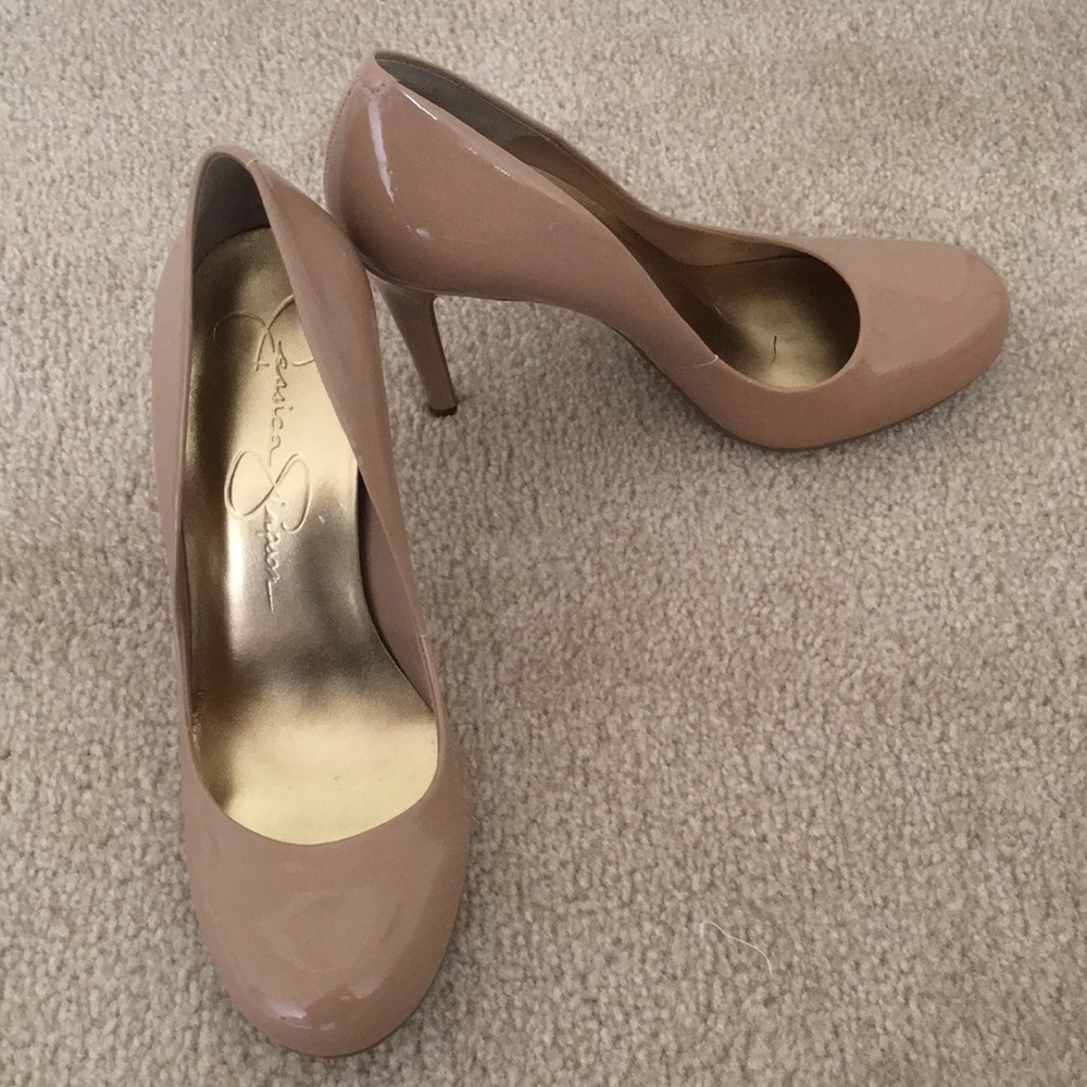 Jessica Simpson Nude Round Toe Pumps